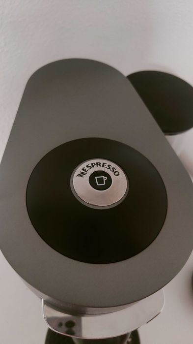 Máquina de café Nespresso Vertuo como nova