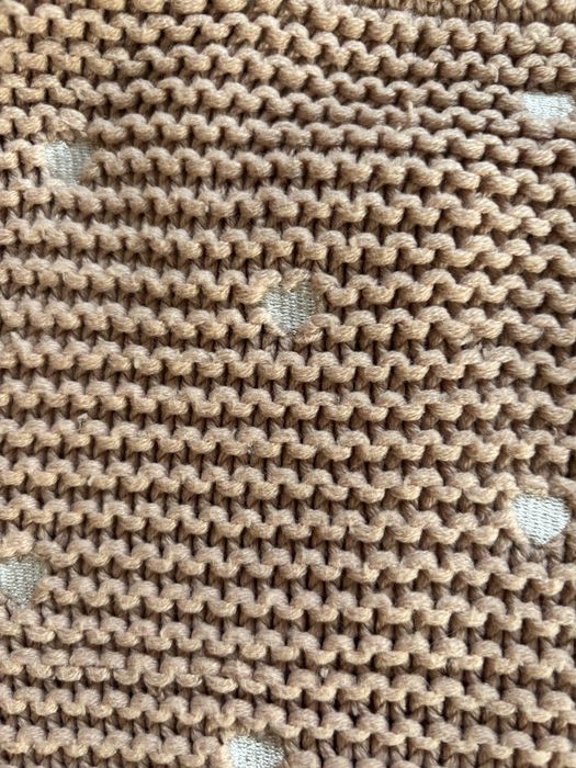 Sweterek w serduszka 104