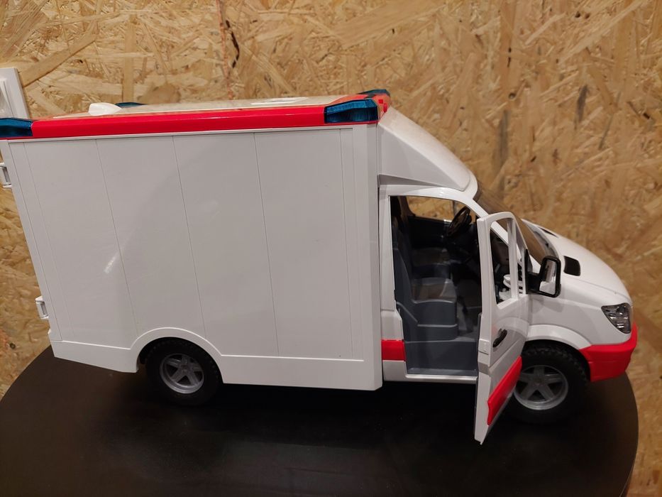 Bruder Ambulans Mercedes Sprinter Karetka