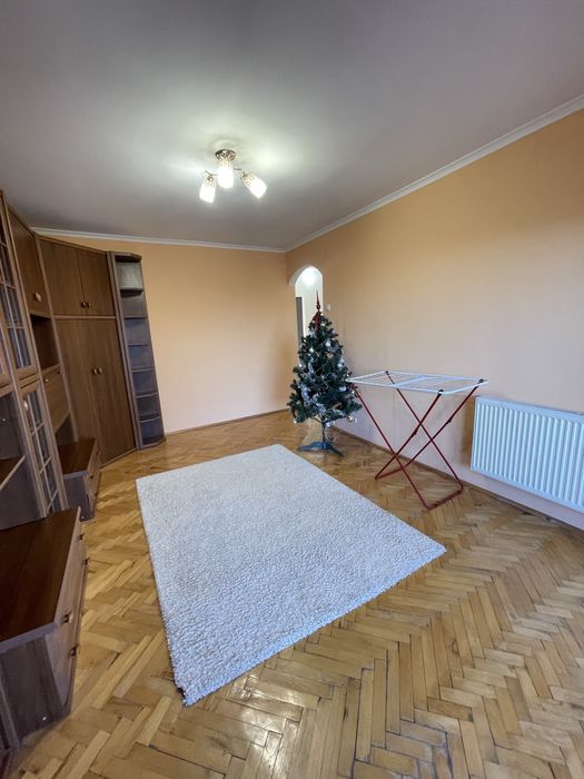 4-кімнатна квартира в центрі міста Виноградів. Третій поверх. 82 кв.м