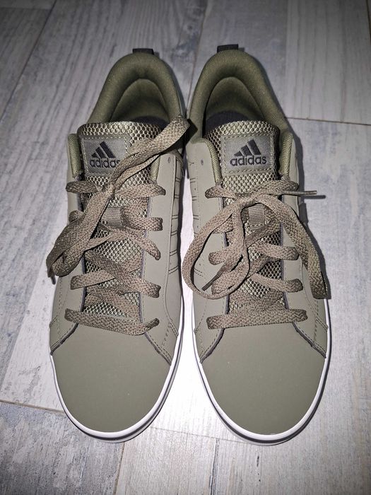 Продам кросівки adidas р.42 (26,5cм)