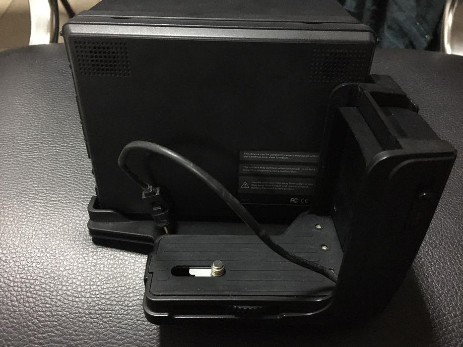 Накамерный монитор Swivi SV 5.6 V