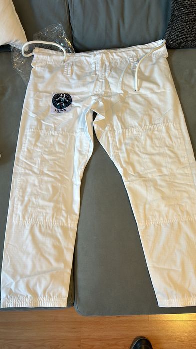 Rising Kimono A1, A2, A3 e A4 Jiu Jitsu novo acompanha faixa branca
