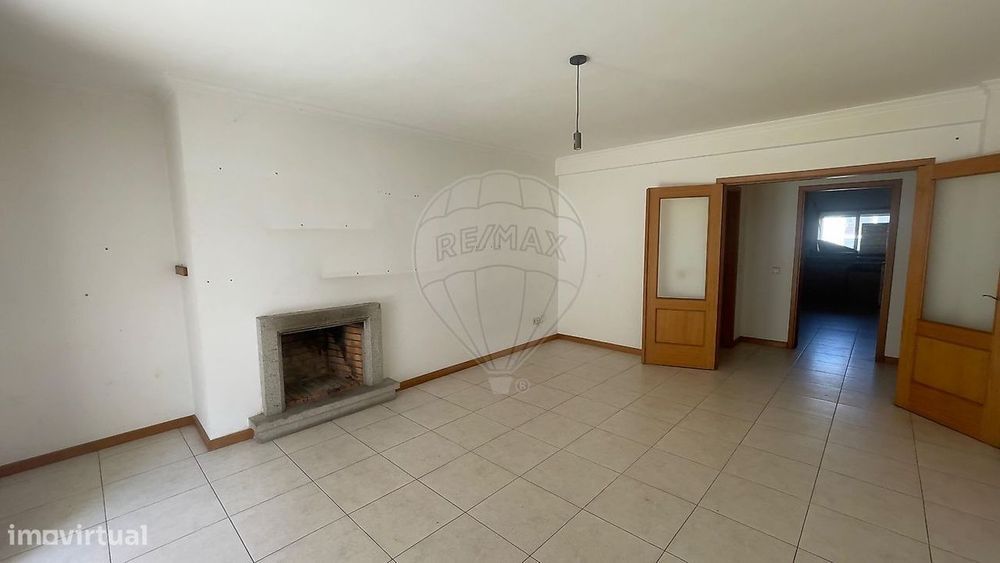Apartamento T3 para venda — Oliveira De Azeméis, Santiago De Riba-Ul, Ul, Macinhata Da Seixa E Madail, Aveiro