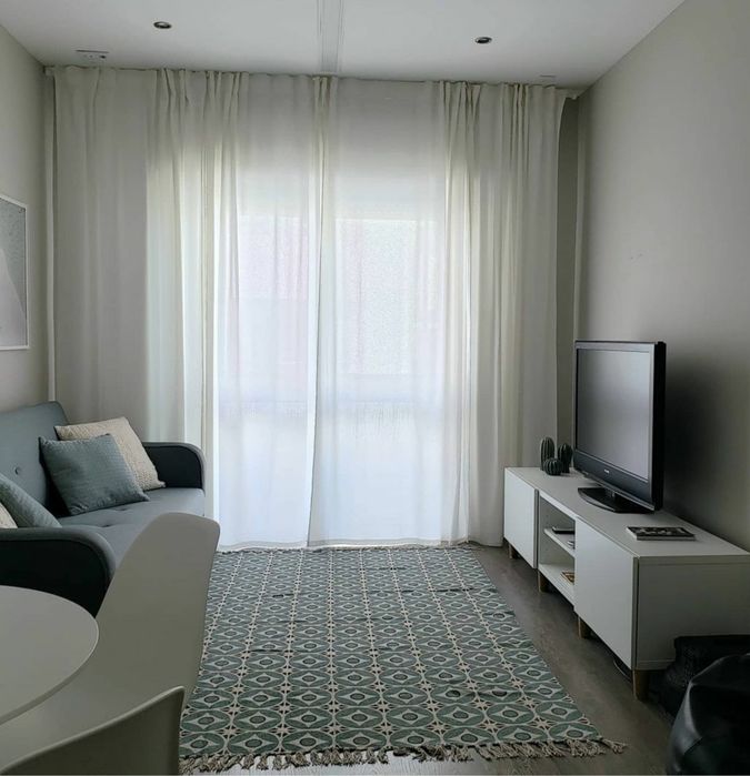 T1 para arrendar ao ano. Perto do mercado Faro