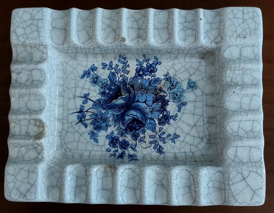 Cinzeiro com flor azul