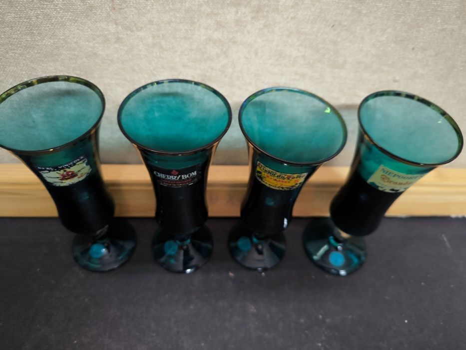 4 Copas de Licor - Vidro Verde Escuro