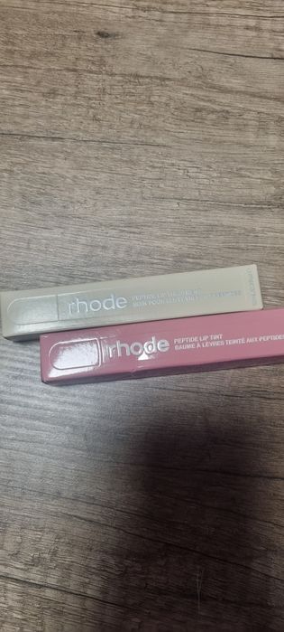 Dwa nowe błyszczyki rhode Bieber peptide lip tint