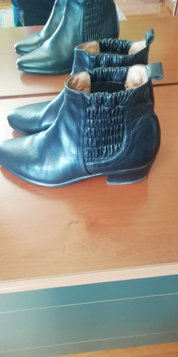 Botas em pele tamanho 39