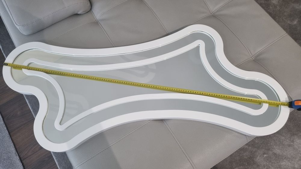 Espelho de sala lançado.