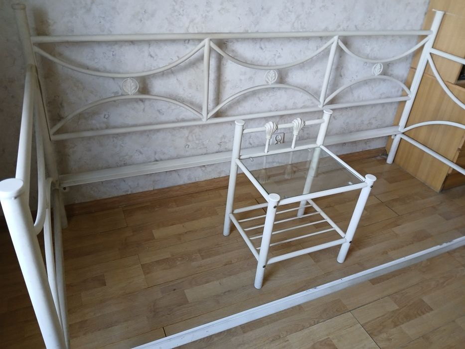 Lozko pojedyncze ze stolikie Ikea