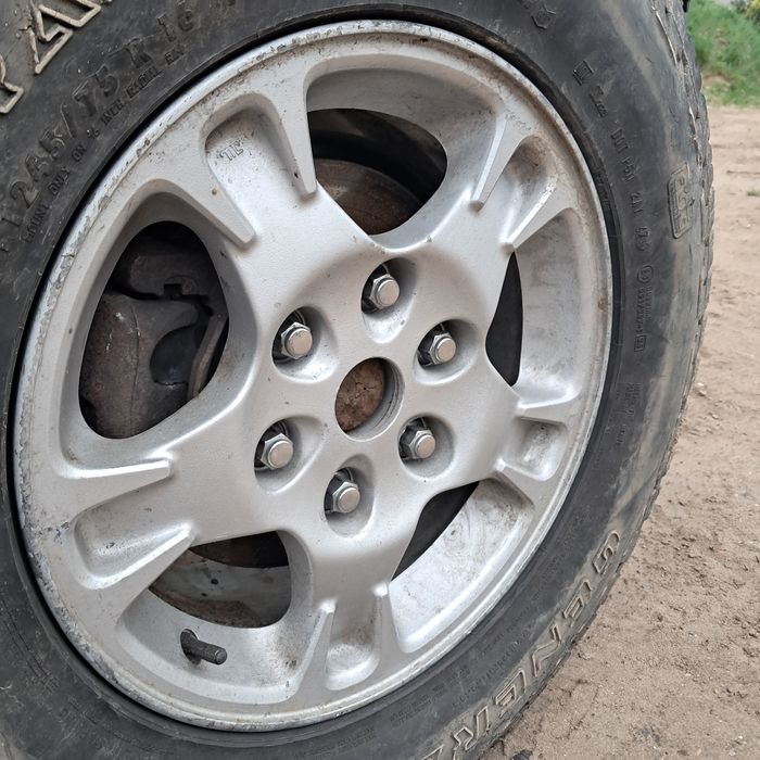 Felgi z oponami Mitsubishi Pajero