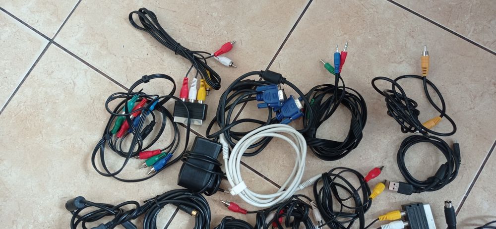 Stos kabli, przejściówki chinch, jack, euro, iPhone, Samsung,