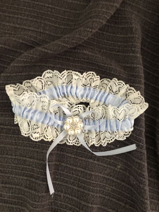 Liga de noiva azul e branco