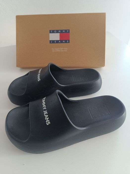 Klapki damskie Tommy Hilfiger na platformie czarne