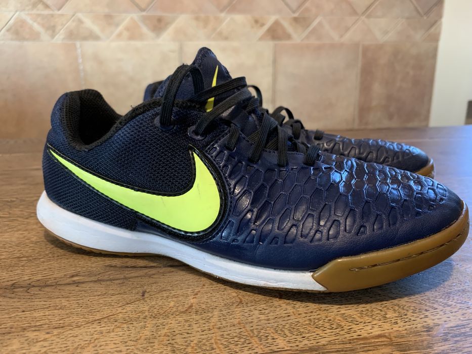 Buty Nike halówki stan bdb rozmiar 38,5