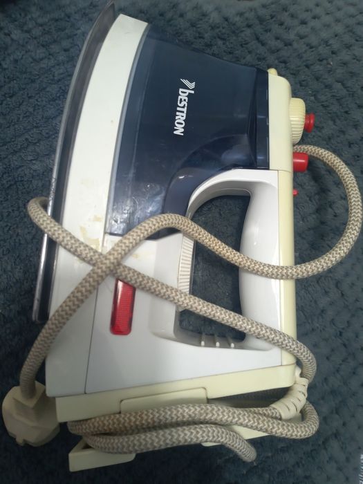 Żelazko moc 1200 W parowe parownica