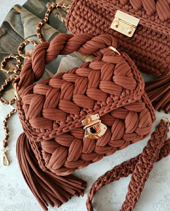 Tapetes, kit higiene, cestos organização, malas em crochet