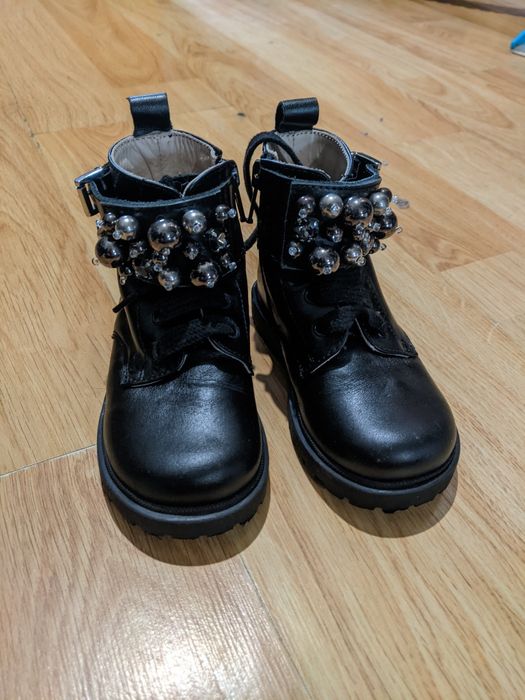 Ботинки на ребенка. На девочку.