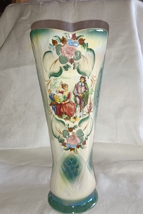 Ваза фарфоровая тонкая