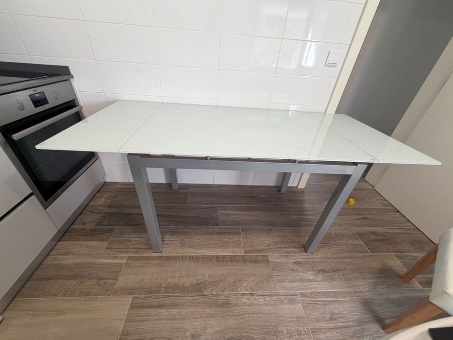 Mesa de vidro extensível