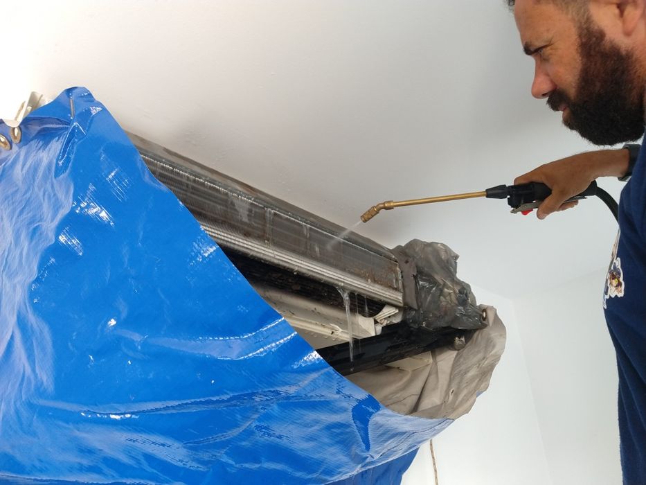 Limpeza  e higienização de ar condicionado