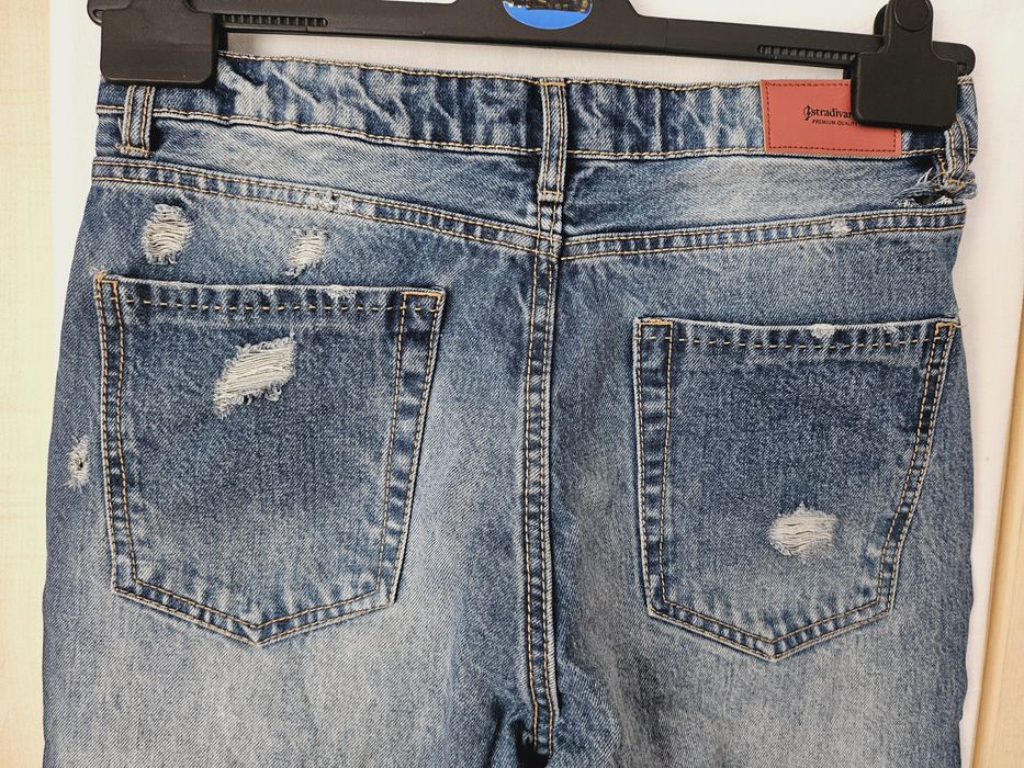 Jeansy destroyed stradivarius