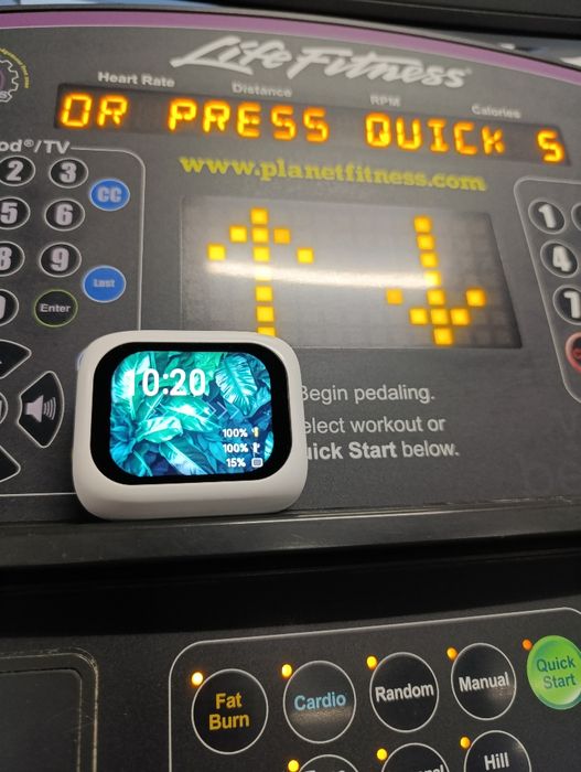 Беспроводные наушники для тренировок.