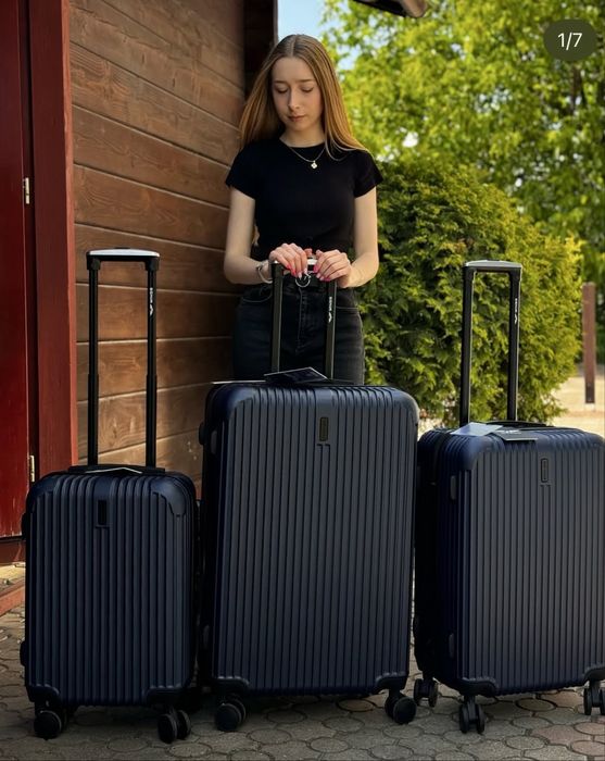 Чемодан вализа 4 колесны Цвета на выбор Валіза дорожная