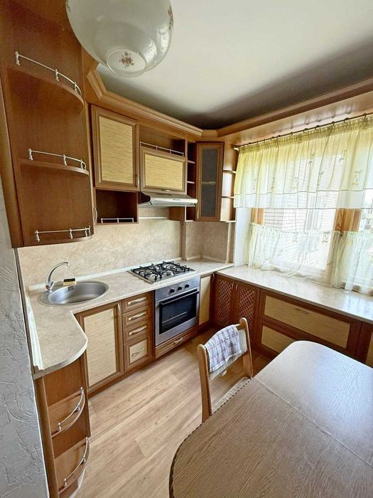 Продаж 3-кімнатної квартири в зручному районі!
