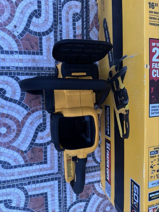 Пила цепочна Dewalt DCCS670B