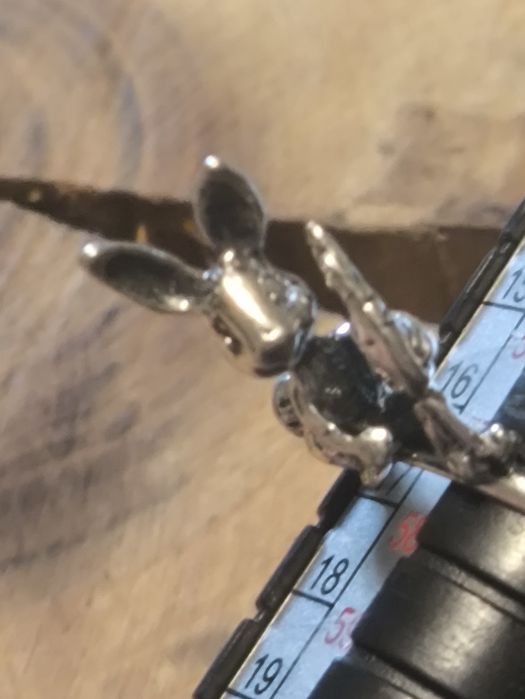 Srebrny artystyczny pierścionek Zając ,marchewka . Vintage