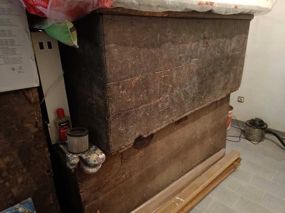 Arcas centenárias em castanho velho