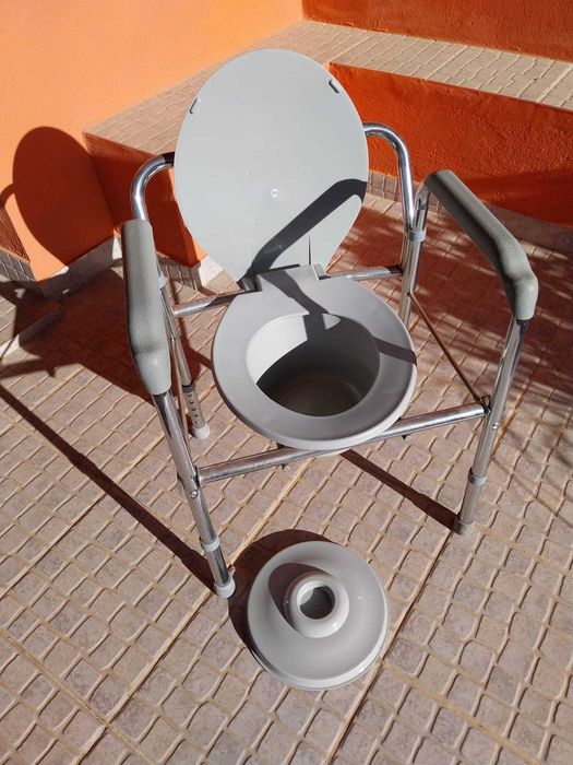 Sanita portatil com tampa