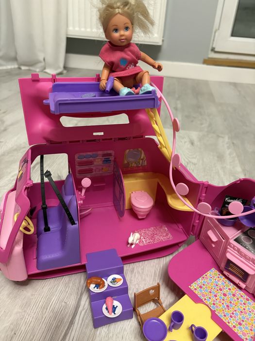 Kamper Barbie z akcesoriami i lalkami