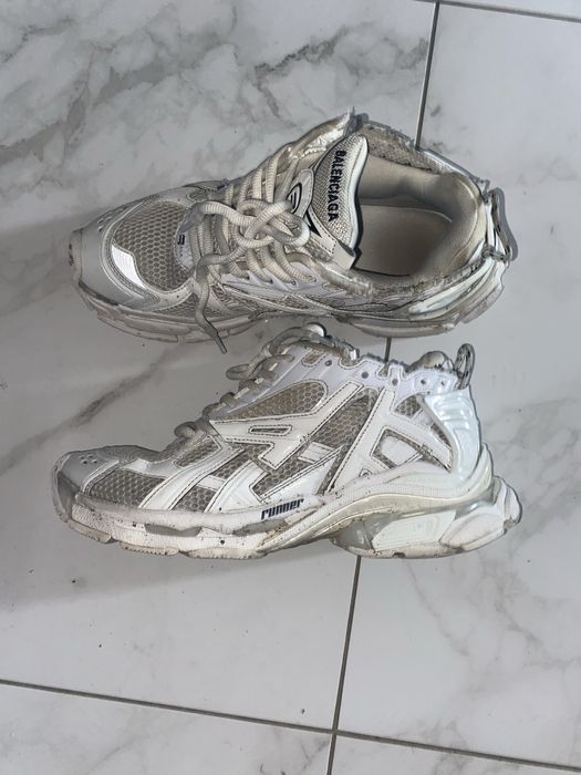 Білі кросівки balenciaga runner