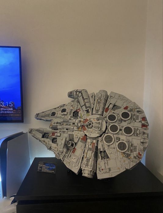 LEGO Star Wars 75192 UCS Millennium Falcon