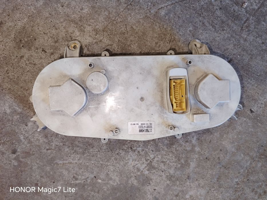 Sprzedam lampy Peugeot satelis 125