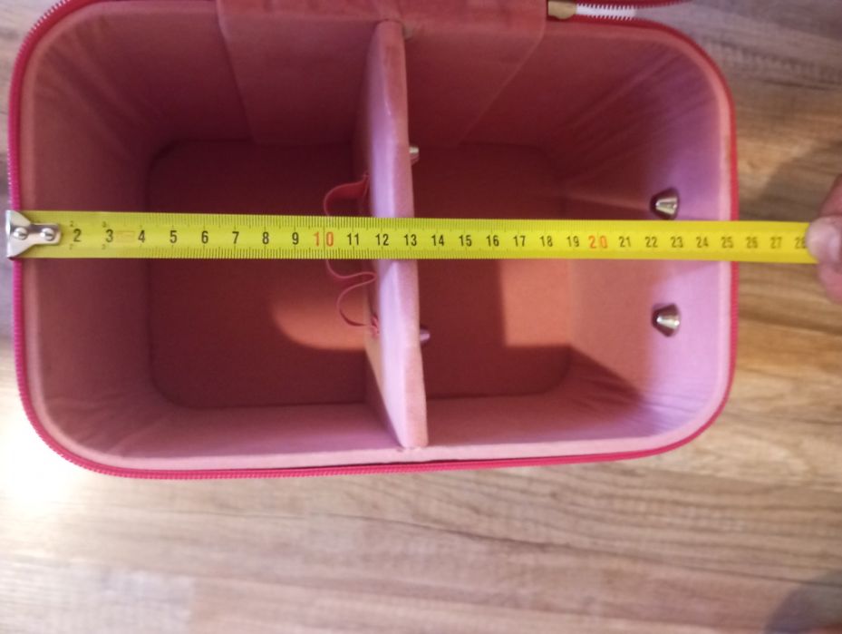 Kuferek kosmetyczka