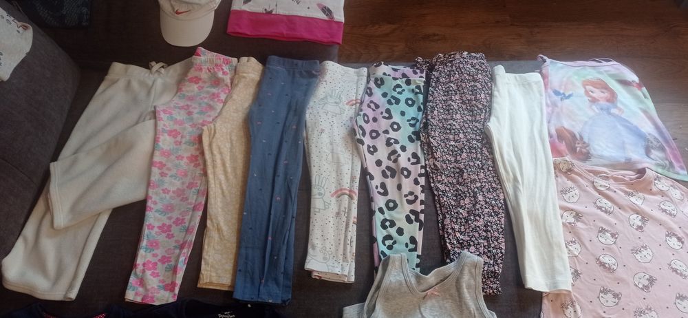 Zestaw ubrań dla dziewczynki 104/110 22szt