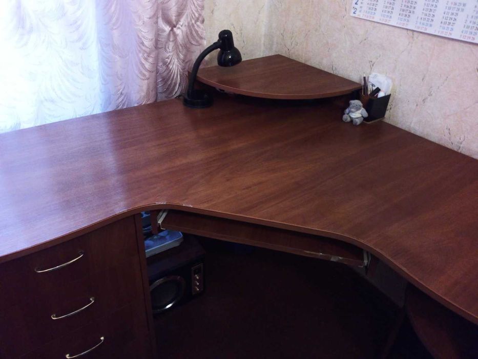 Стіл письмовий/комп'ютерний