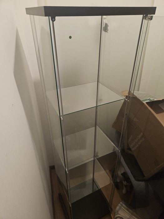 Armário em vidro Ikea