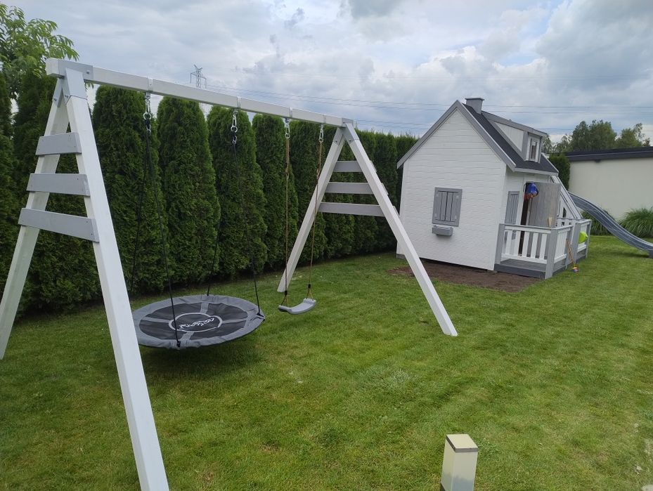 Plac zabaw domek z antresolą ślizg balkon huśtawka