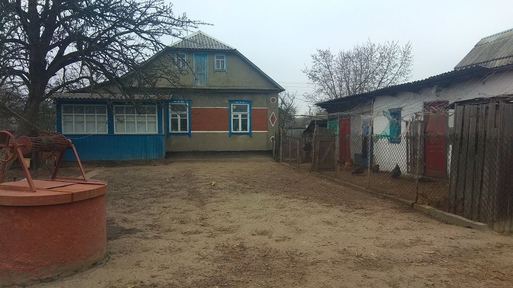 Будинок у відмінному стані можливий продаж меблями..