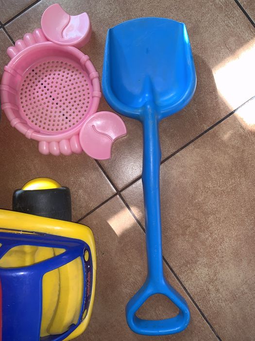 Набор для песка: машина , лопатка, ведро ,сито , все за 100 грн