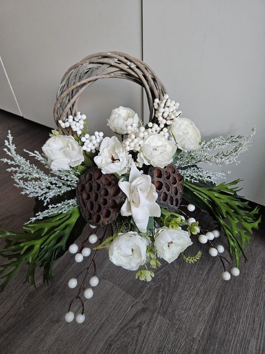 Kompozycja w donicy, stroik, ozdoba, wiązanka na pomnik, na cmentarz