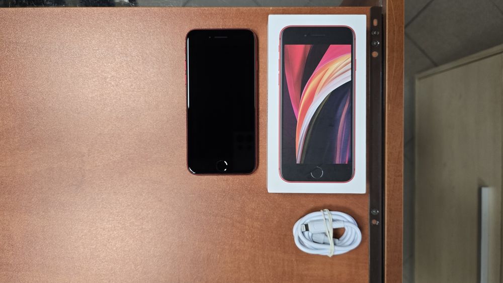 iPhone SE 2020 64GB czerwony, stan bdb