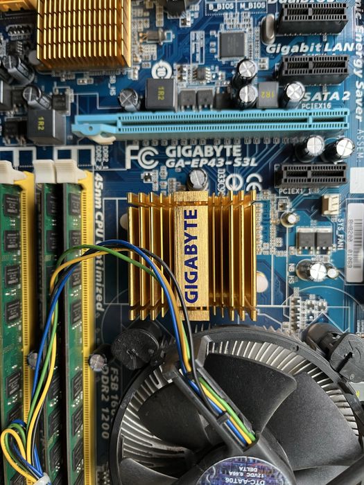 Gigabyte GA-EP43-S3L + Intel Xeon E5440 + 8gb DDR2