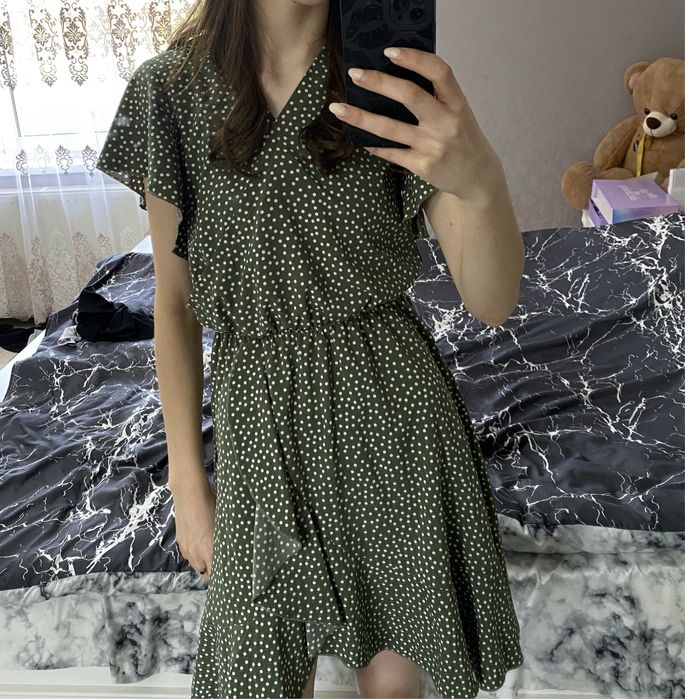 Сукня зелена в горошок, літня (розмір S)