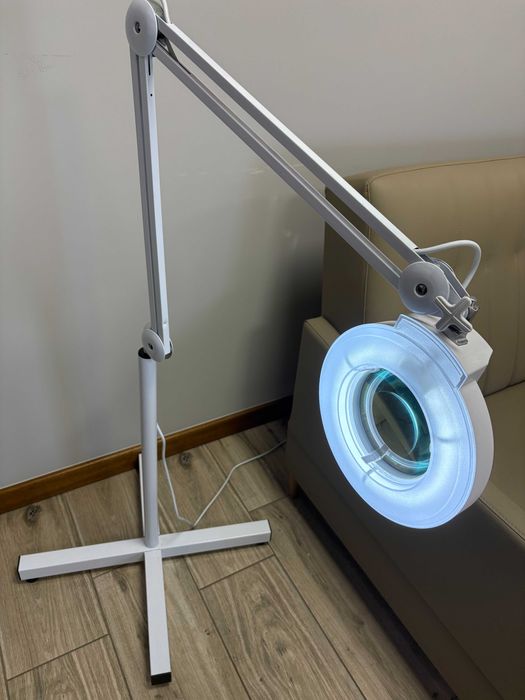 Lampa lupa stojąca